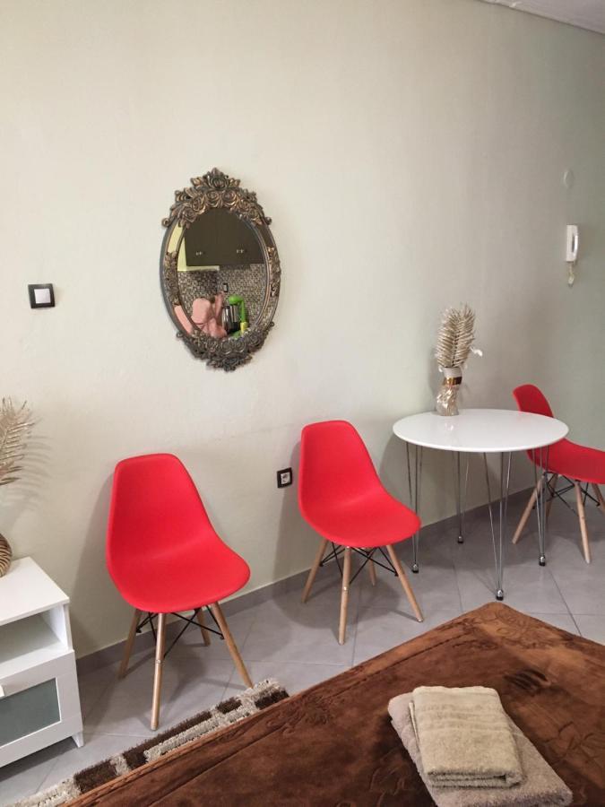 G M 1 Rooms Kentro In The Heart Of The City Lárissa Exterior foto