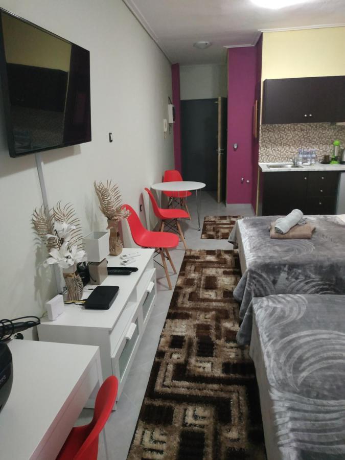 G M 1 Rooms Kentro In The Heart Of The City Lárissa Exterior foto